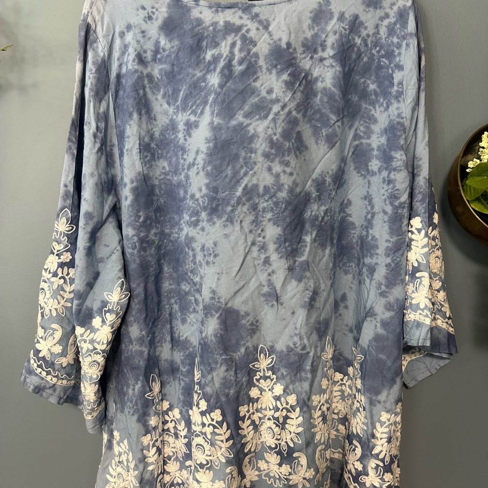 Floral Blue and White Women's Top